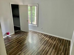 40 Woodsedge Dr, Newington, CT 06111