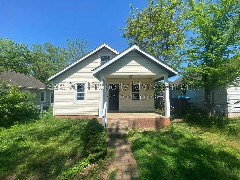 3 bed, 1.0 bath, 864 sqft, $1,845 — Photo 2