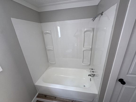 5th image of 139 Railroad St #C
