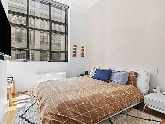 4th image of 360 Furman St APT 842