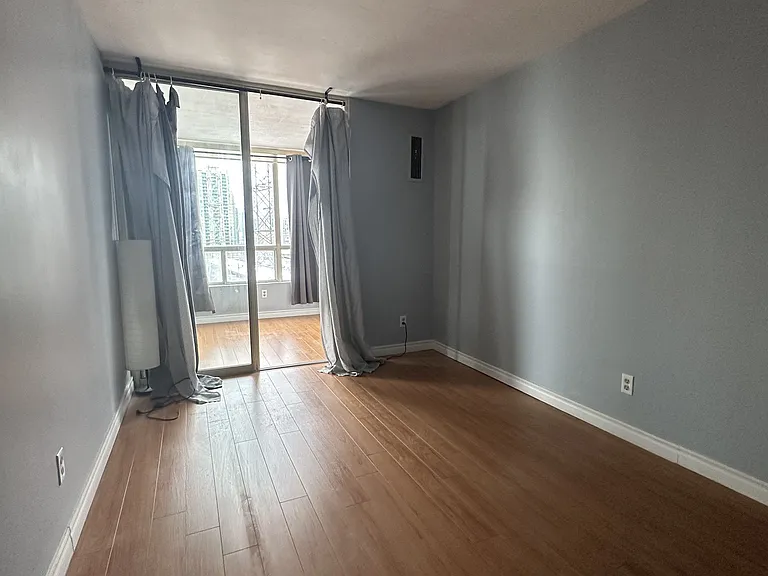 5765 Yonge St #910 — Photo 8