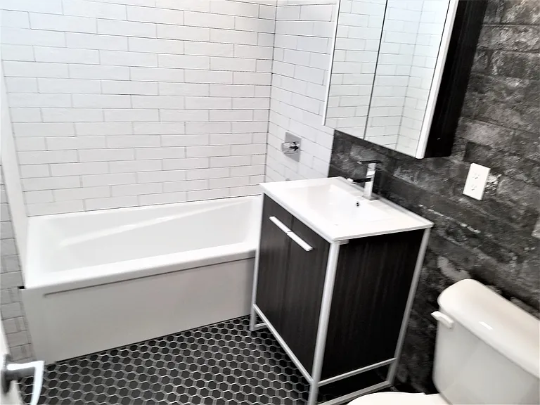 930 Myrtle Ave #B — Photo 5
