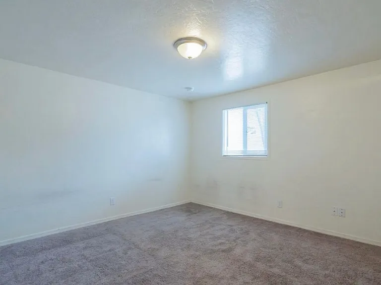 370 W Pima Ave — Photo 11