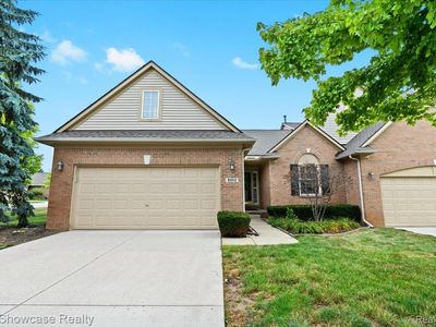 8052 Springdale Dr, White Lake, MI, 48386