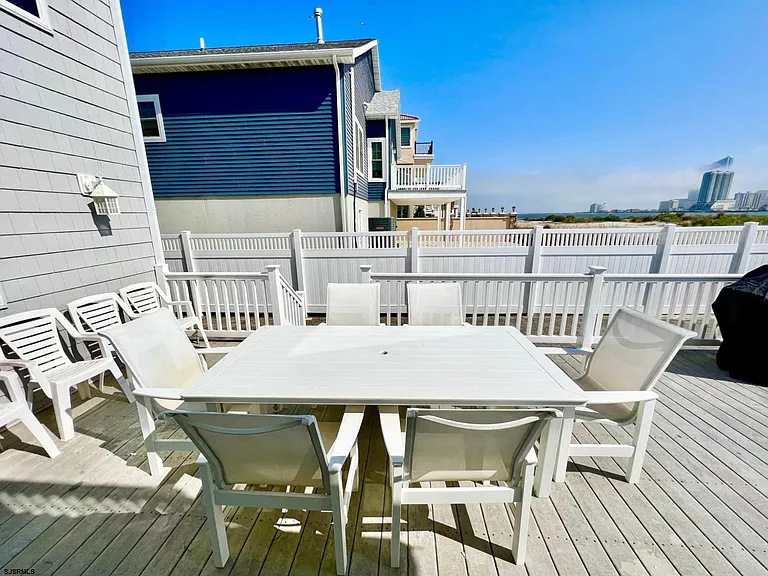 24 Ocean Dr W — Photo 18