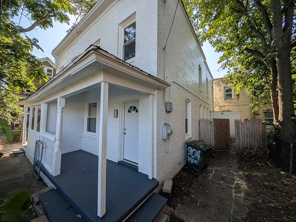 904 Westcoat Pl