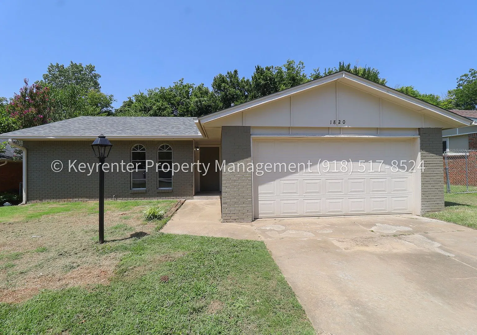 Beautifully Redone 3 Bedroom BA House! Available for Immediate Move in! — Photo 3
