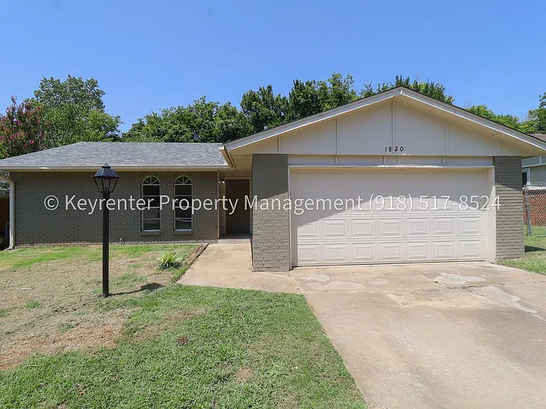 1820 S 5th Pl — Photo 3
