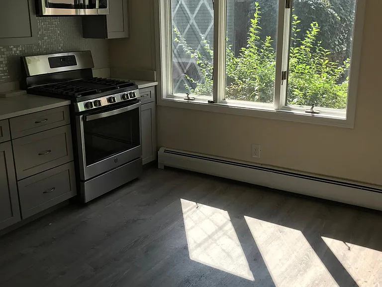11 Watson St #WHOLE HOUSE — Photo 11