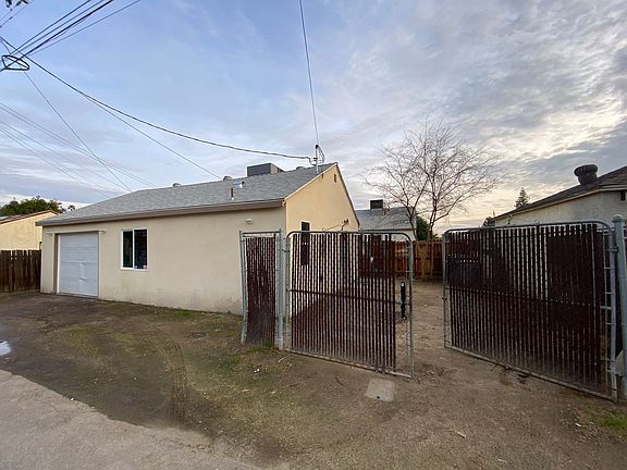 2nd image of 2706 Truxtun Ave #B