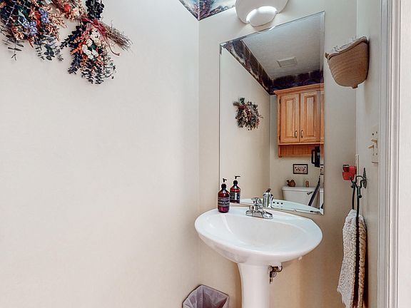 4th image of 100 Walter Graham Pl