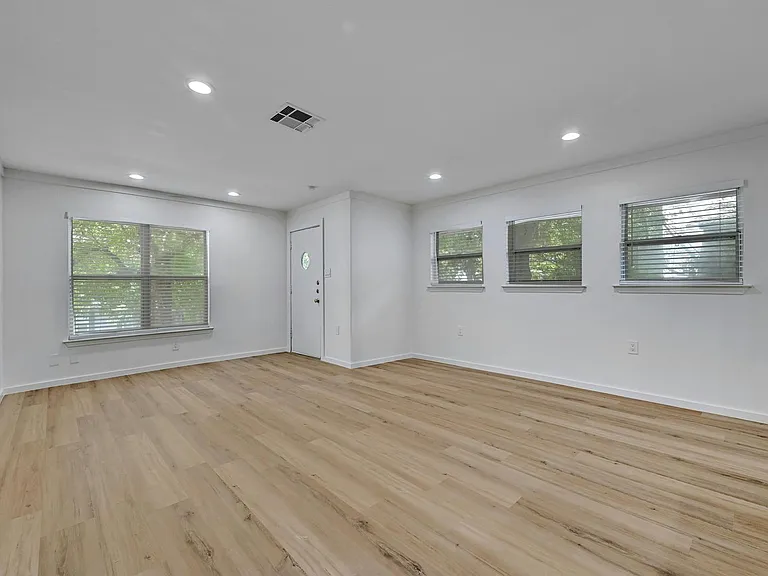 1913 David St — Photo 17