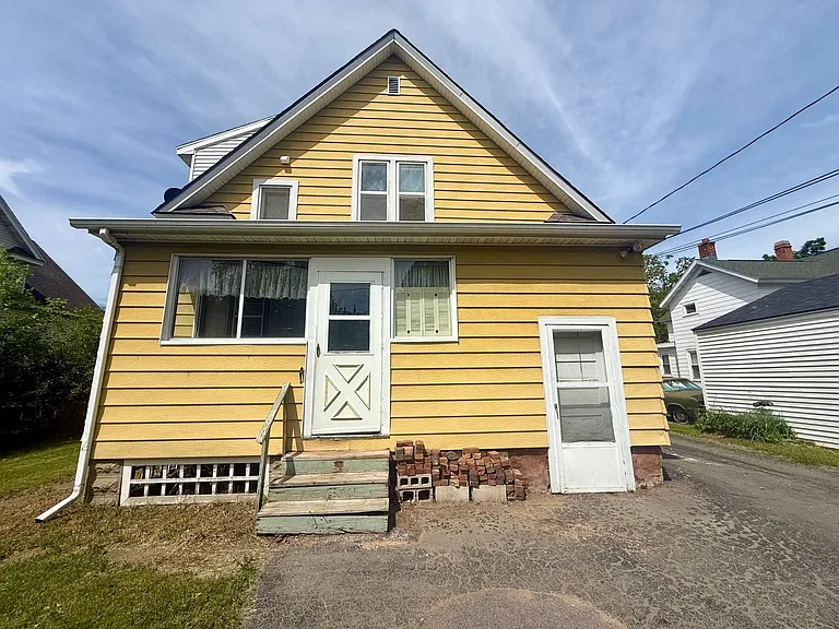 909 S 6th Ave — Photo 12