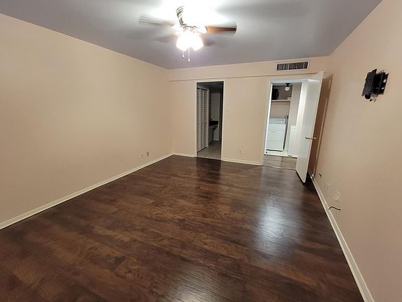 4th image of 2016 Main St APT 1202