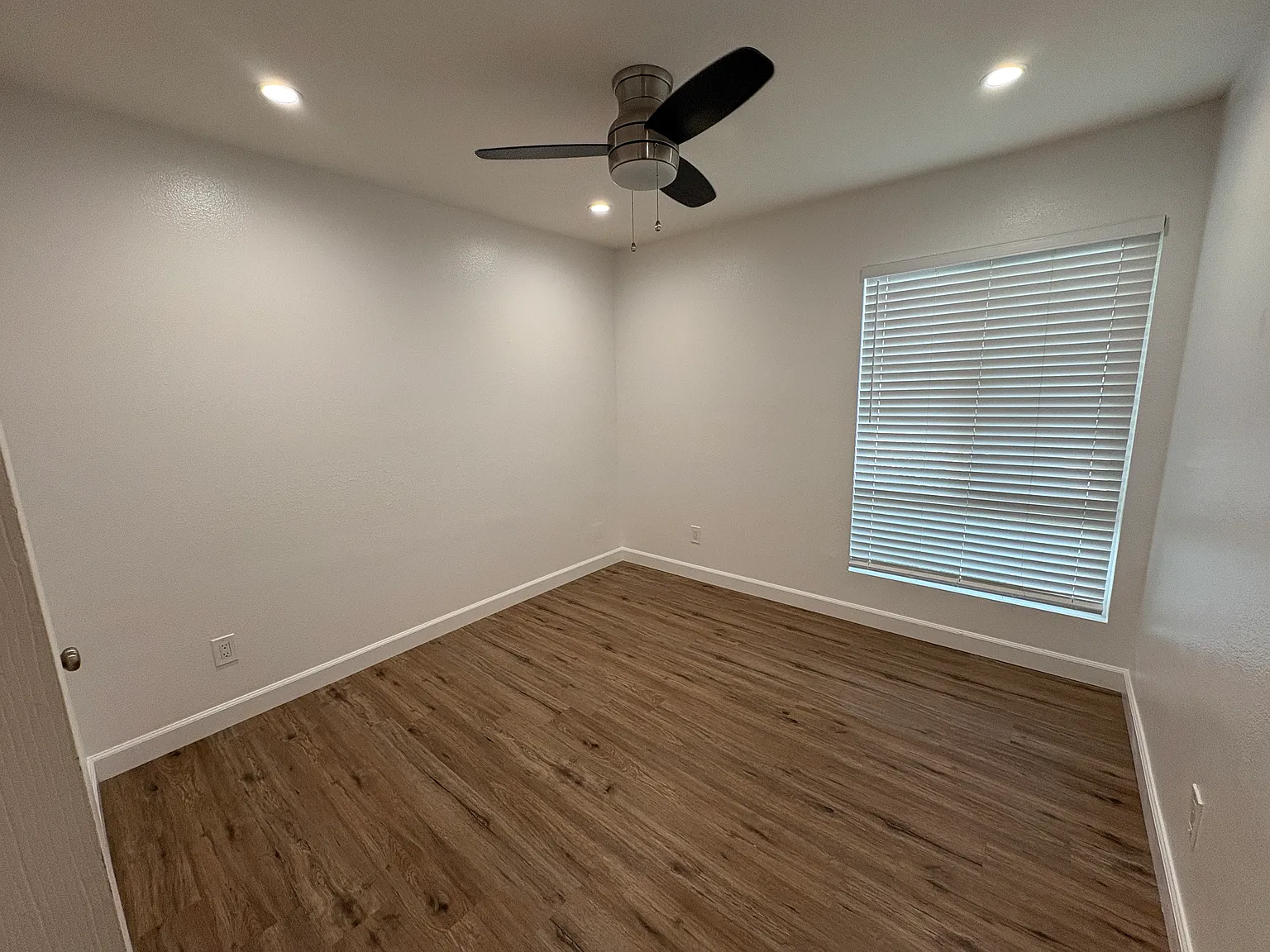 2550 White Oak Pl — Photo 2