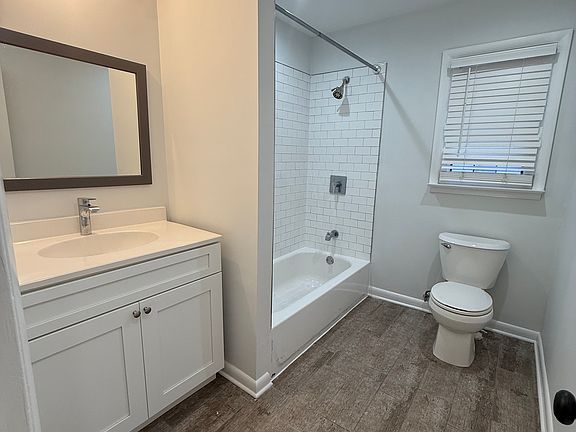 4th image of 105 Woodland Ave #2
