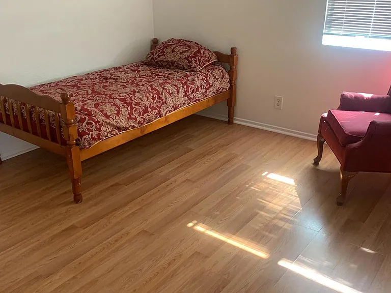 45403 Pickford Ave — Photo 11