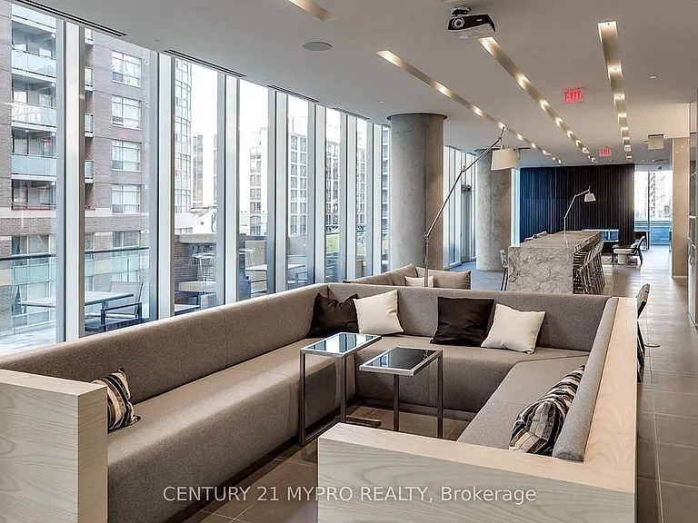 15 Grenville St #1007 — Photo 32