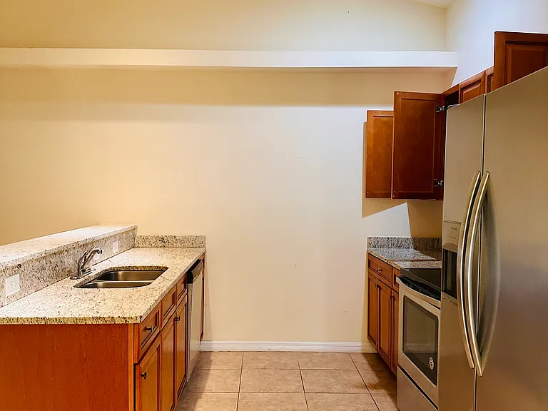 4427 SW 9th Ave — Photo 16
