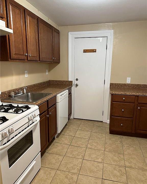 1st image of 26 Catherine St #1