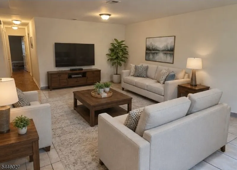 3 bed, 1.0 bath, $2,700 — Photo 3