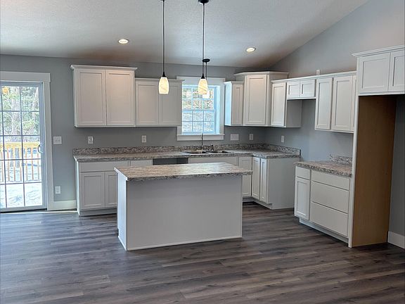 5th image of 5897 Nestrom Rd