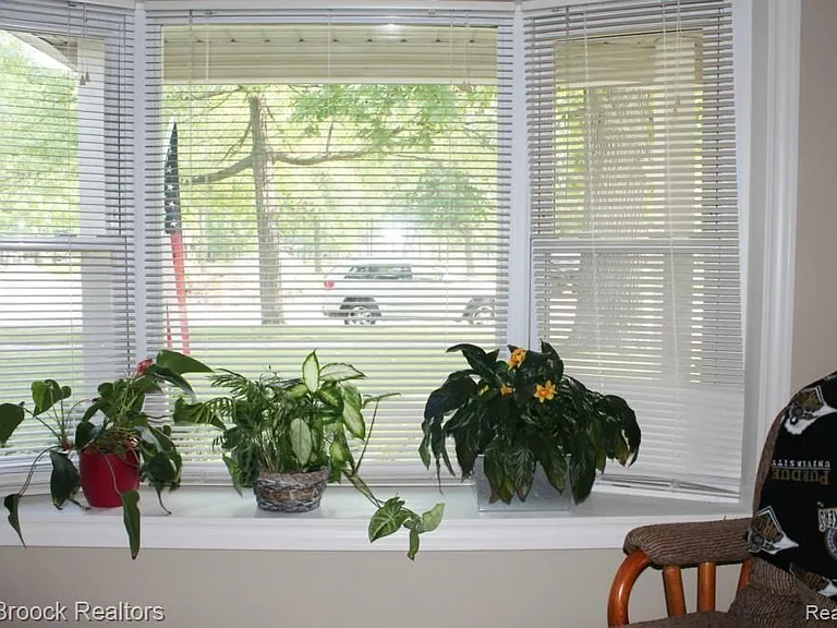 4024 W Webster Rd — Photo 8