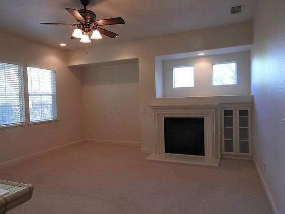 4th image of 649 Hildebrand Cir
