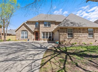 2390 N Water Oak Dr, Fayetteville, AR 72704