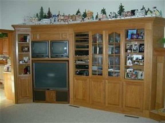 4th image of 293 Cranberry Ct