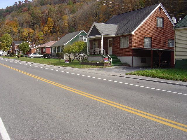2nd image of 922 Stewart St