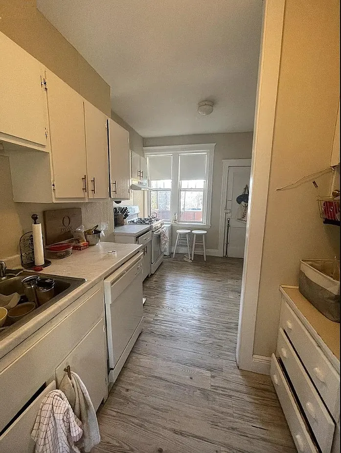 3 bed, $4,300 — Photo 2