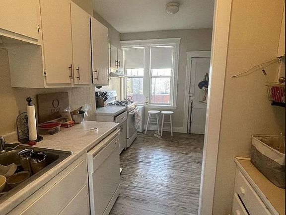 2nd image of 13 Alton Pl #2