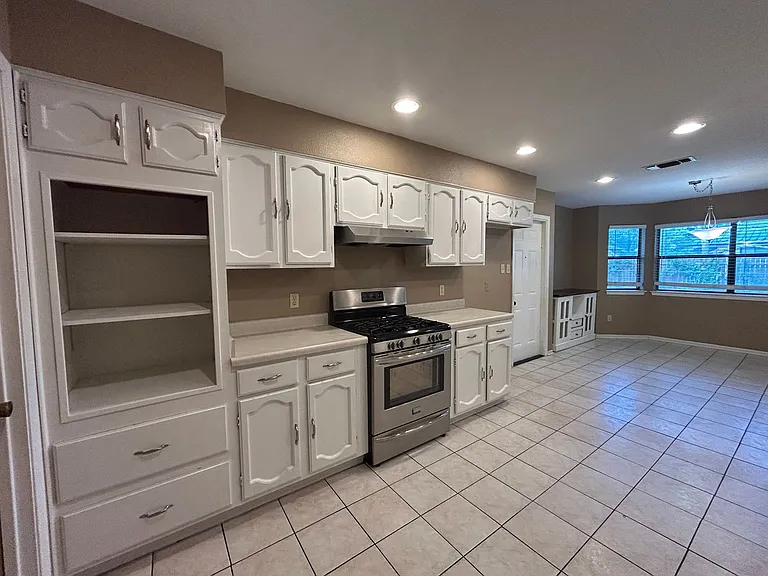 826 Timber Dr — Photo 16