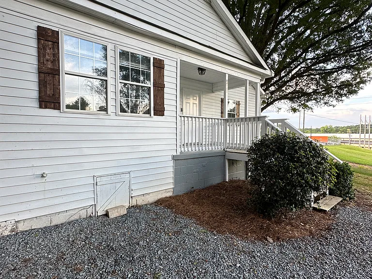 567 N Marietta Pkwy NE — Photo 3