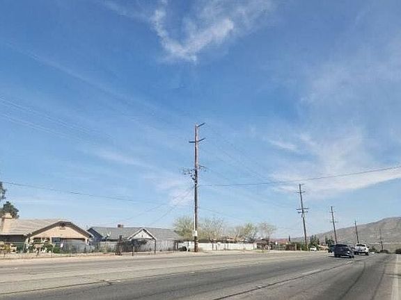 4th image of 18646 Main St