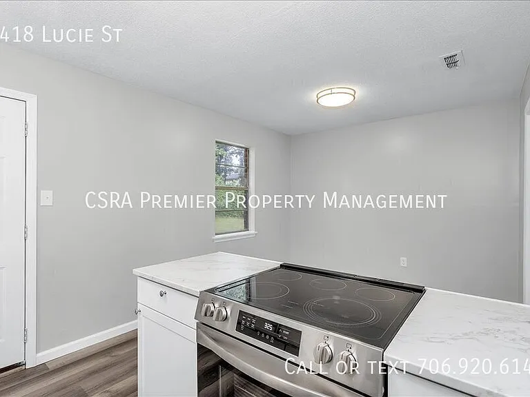 3418 Lucie St — Photo 9