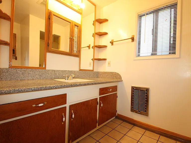 2262 S Carmelina Ave — Photo 20