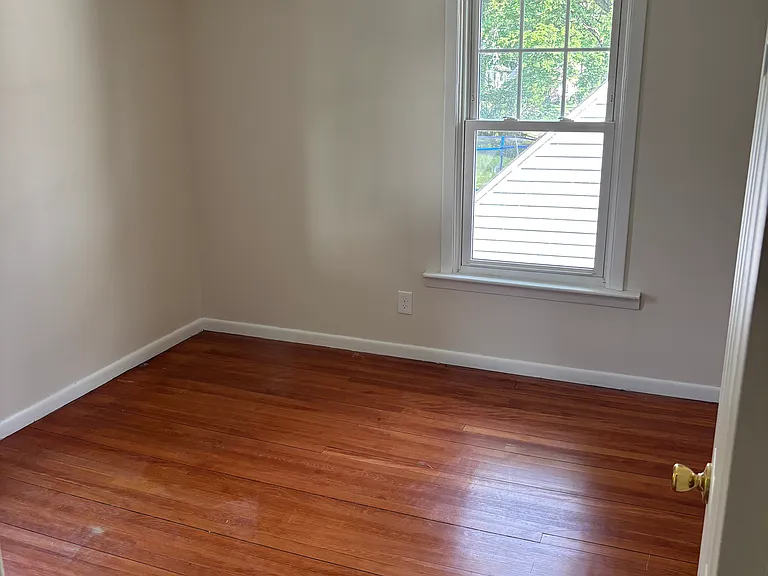 405 Willis Ave #2 — Photo 7