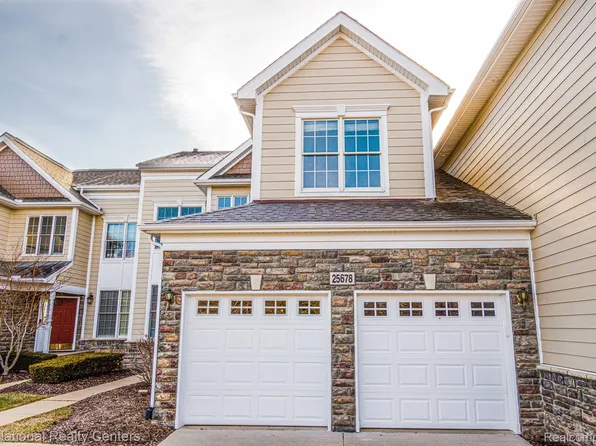 25678 Island Lake Dr, Novi, MI 48374