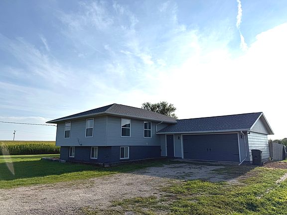 4th image of 909 Harmon Rd
