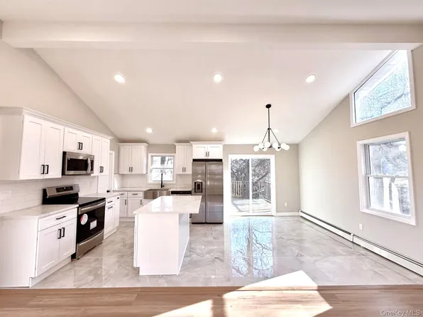 53 W Yaphank Road, Medford, NY 11763