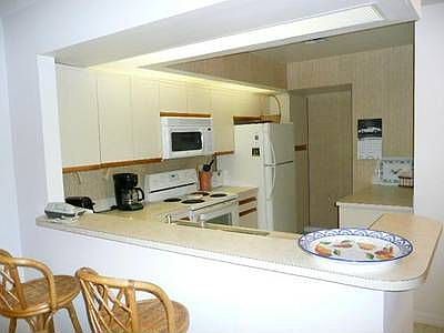 4th image of 1043 Country Club Dr