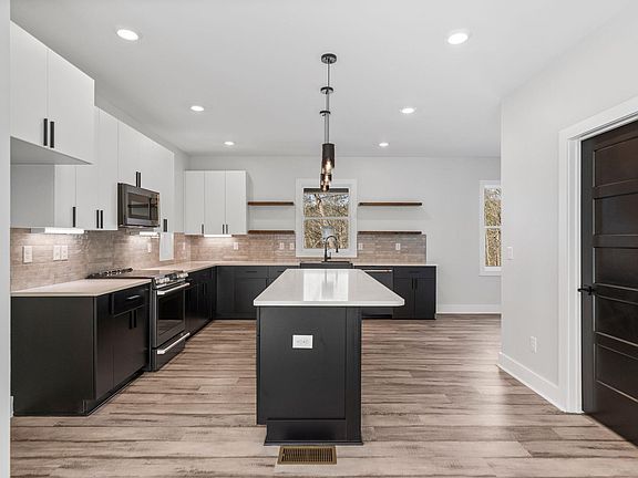 3rd image of 649 Canterbury Rd