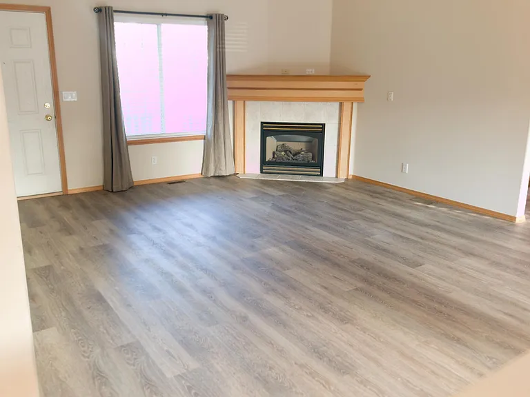 LIVING ROOM WITH GAS FIREPLACE