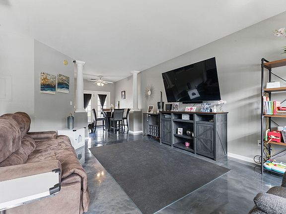 3rd image of 2923 Churchill Ln