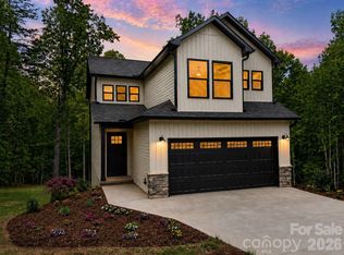 9395 W Ridge Dr, Hickory, NC 28601