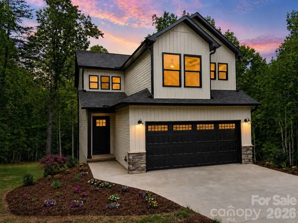9395 W Ridge Dr, Hickory, NC 28601