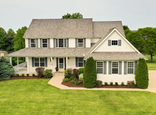 8320 Country Shire Ln, Spring Grove, IL 60081