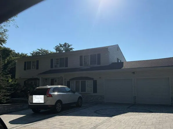 14 Ibsen Ave, Dix Hills, NY 11746